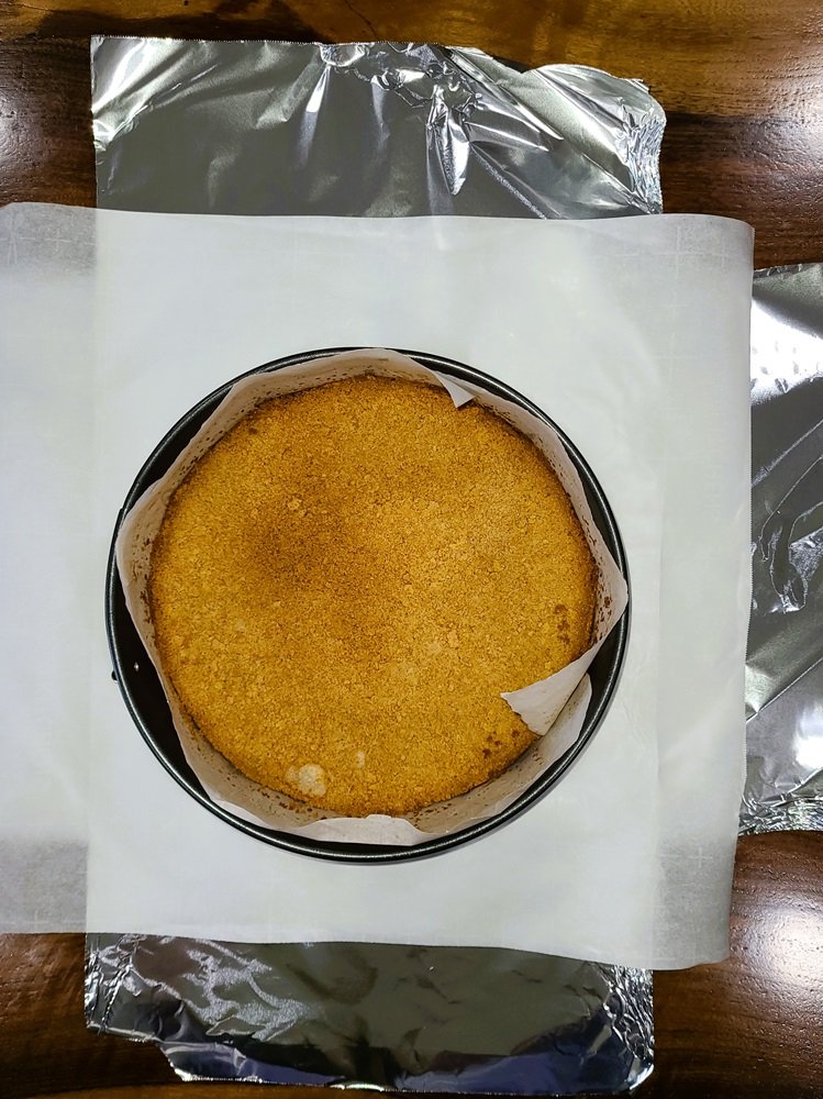prepare springform pan for wrapping